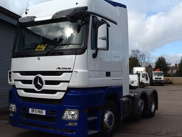 blue and white mercedes unit